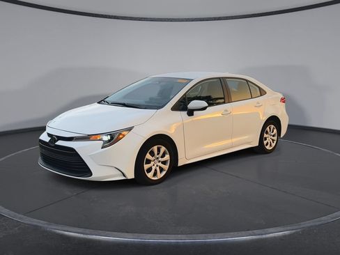 Used 2024 Toyota Corolla LE FWD image 4