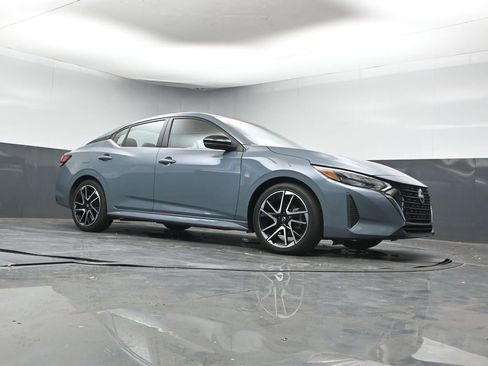 Used 2024 Nissan Sentra SR w/ SR Premium Package image 31