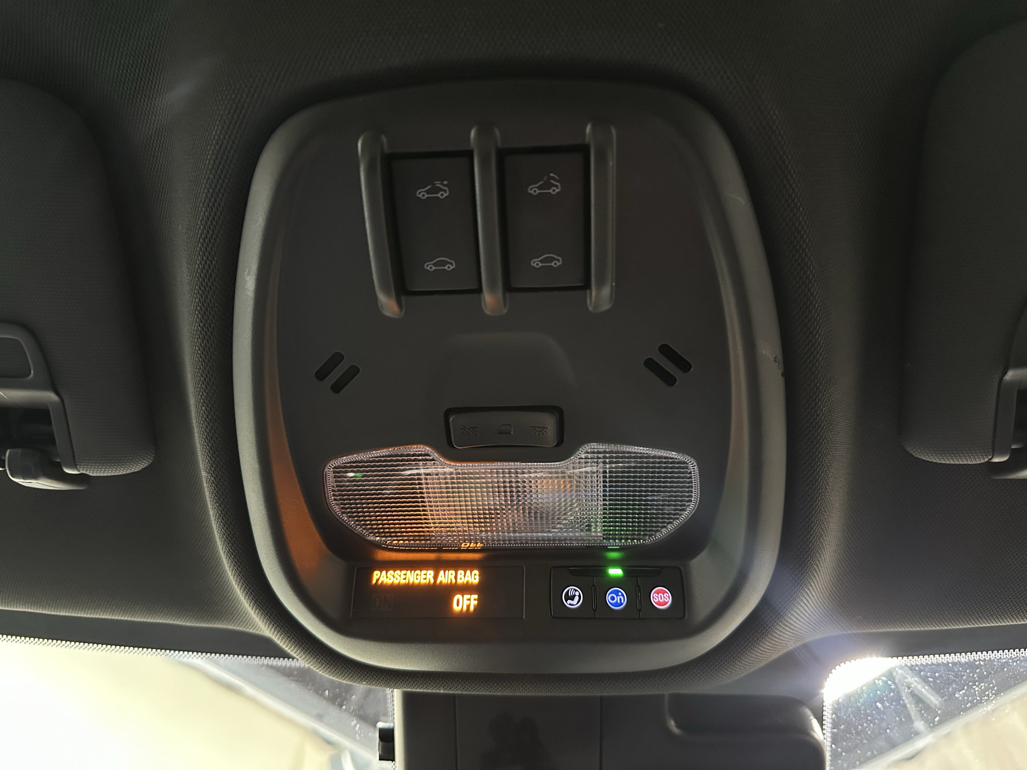 Used 2025 Chevrolet Trax RS w/ Sunroof Package FWD image 41