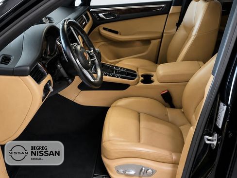 Used 2018 Porsche Macan AWD/4WD image 7