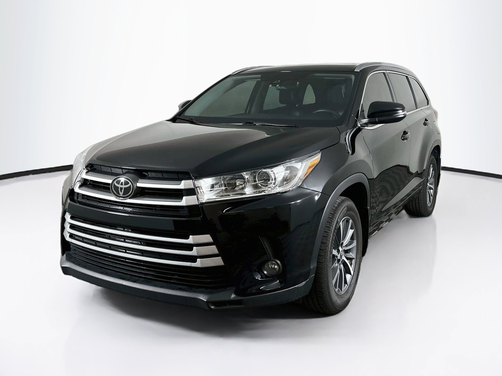 Used 2018 Toyota Highlander XLE AWD/4WD image 3