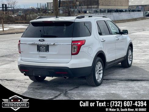 Used 2015 Ford Explorer XLT image 8