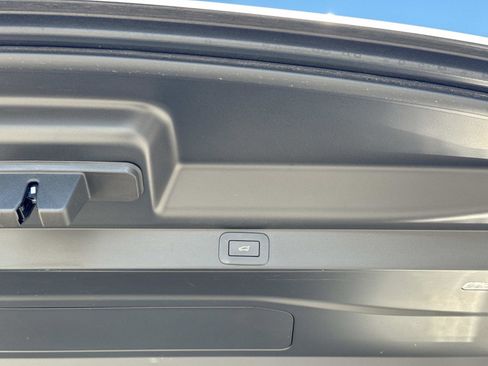 Certified 2023 Land Rover Range Rover SE image 12