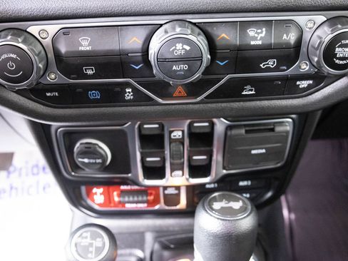 Used 2024 Jeep Wrangler Unlimited image 26