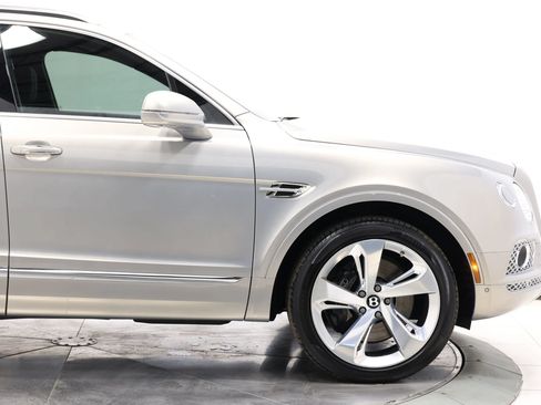 Used 2018 Bentley Bentayga Onyx Edition AWD/4WD image 84