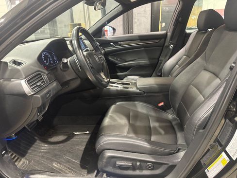 Used 2019 Honda Accord Sport image 12