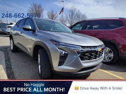 Used 2024 Chevrolet Trax LS w/ LS Convenience Package image 5