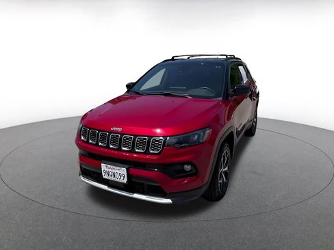 Used 2025 Jeep Compass Limited AWD/4WD image 4