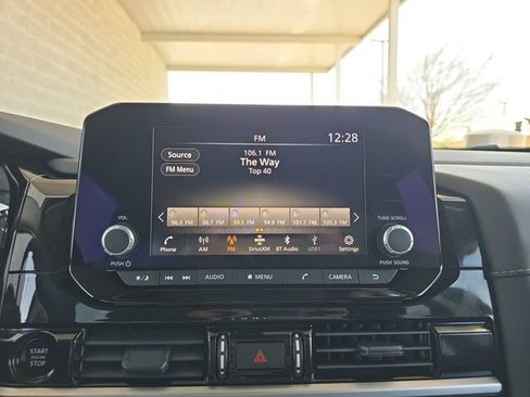 Used 2025 Nissan Pathfinder SV FWD image 8