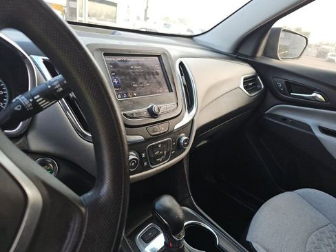 Used 2022 Chevrolet Equinox LS image 25