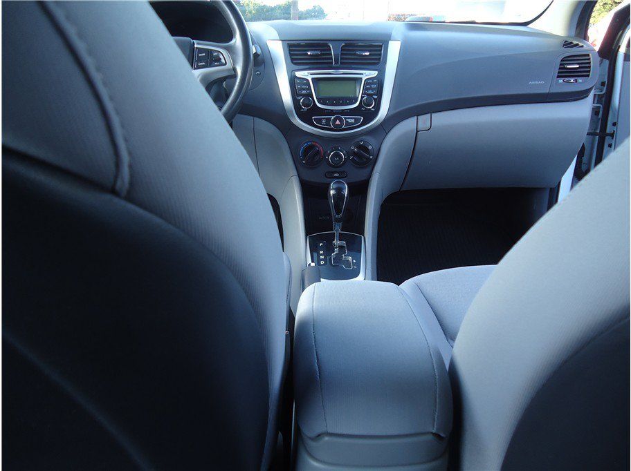 Used 2013 Hyundai Accent SE FWD image 20