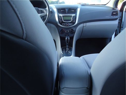 Used 2013 Hyundai Accent SE FWD image 20