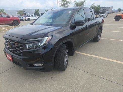 Used 2025 Honda Ridgeline TrailSport image 3