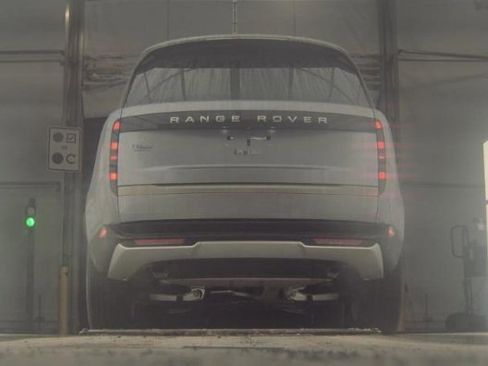 Used 2025 Land Rover Range Rover SE image 13