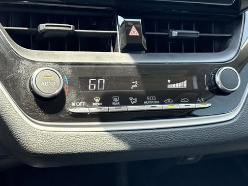 Used 2025 Toyota Corolla LE FWD image 22