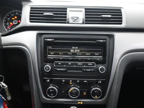 Used 2012 Volkswagen Passat 2.5 S FWD image 16