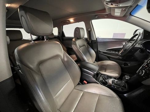 Used 2017 Hyundai Santa Fe Limited image 9