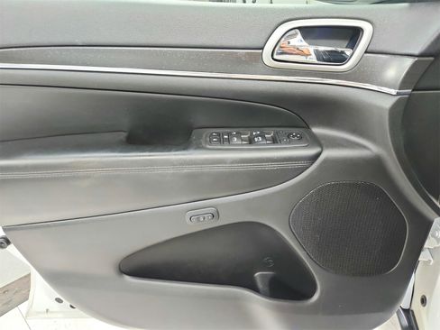 Used 2018 Jeep Grand Cherokee Limited image 35