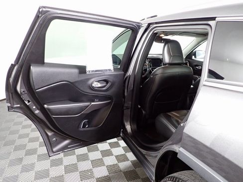 Used 2019 Jeep Cherokee Limited w/ Technology Group AWD/4WD image 31