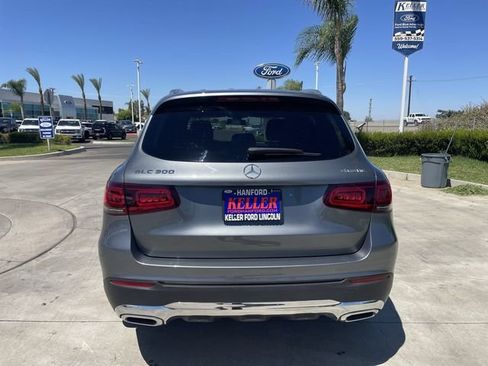 Used 2020 Mercedes-Benz GLC 300 4MATIC w/ Premium Package image 7