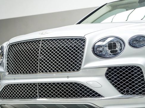 Used 2021 Bentley Bentayga AWD/4WD image 2