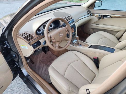 Used 2009 Mercedes-Benz E 350 Sedan image 12