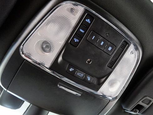 Used 2018 Dodge Durango R/T w/ Technology Group RWD image 36