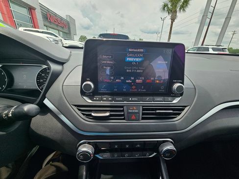 Certified 2021 Nissan Altima 2.5 SV FWD image 18