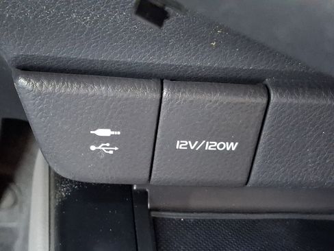 Used 2019 Toyota Camry LE w/ Convenience Package FWD image 22