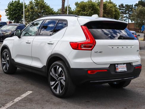 Used 2023 Volvo XC40 B5 Ultimate AWD/4WD image 9