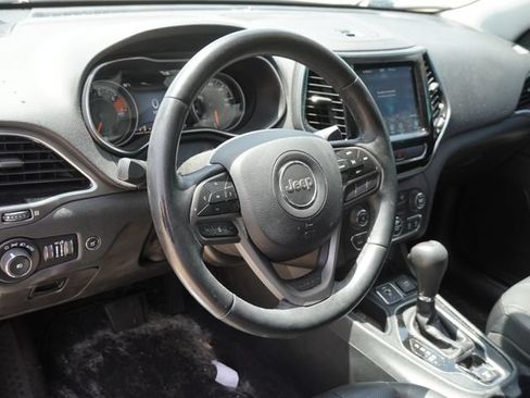 Used 2019 Jeep Cherokee Limited FWD image 17