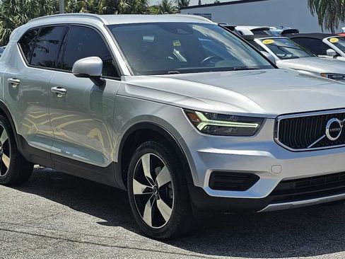 Used 2019 Volvo XC40 T5 Momentum AWD/4WD image 9