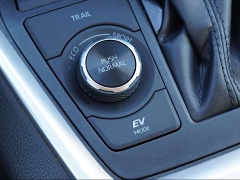 Certified 2022 Toyota RAV4 XLE Premium image 37