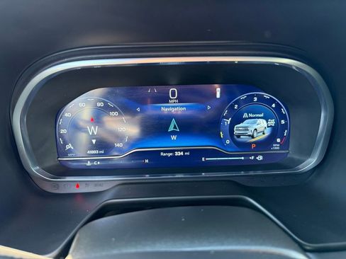 Used 2023 Chevrolet Suburban Premier image 18