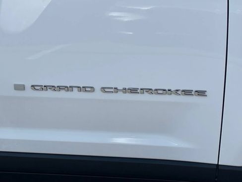Used 2023 Jeep Grand Cherokee Limited AWD/4WD image 10
