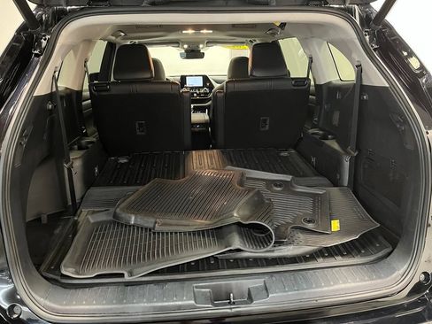 Used 2023 Toyota Highlander XLE AWD/4WD image 19