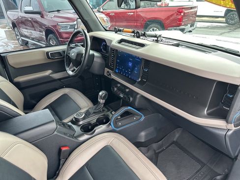 Used 2022 Ford Bronco Wildtrak image 28