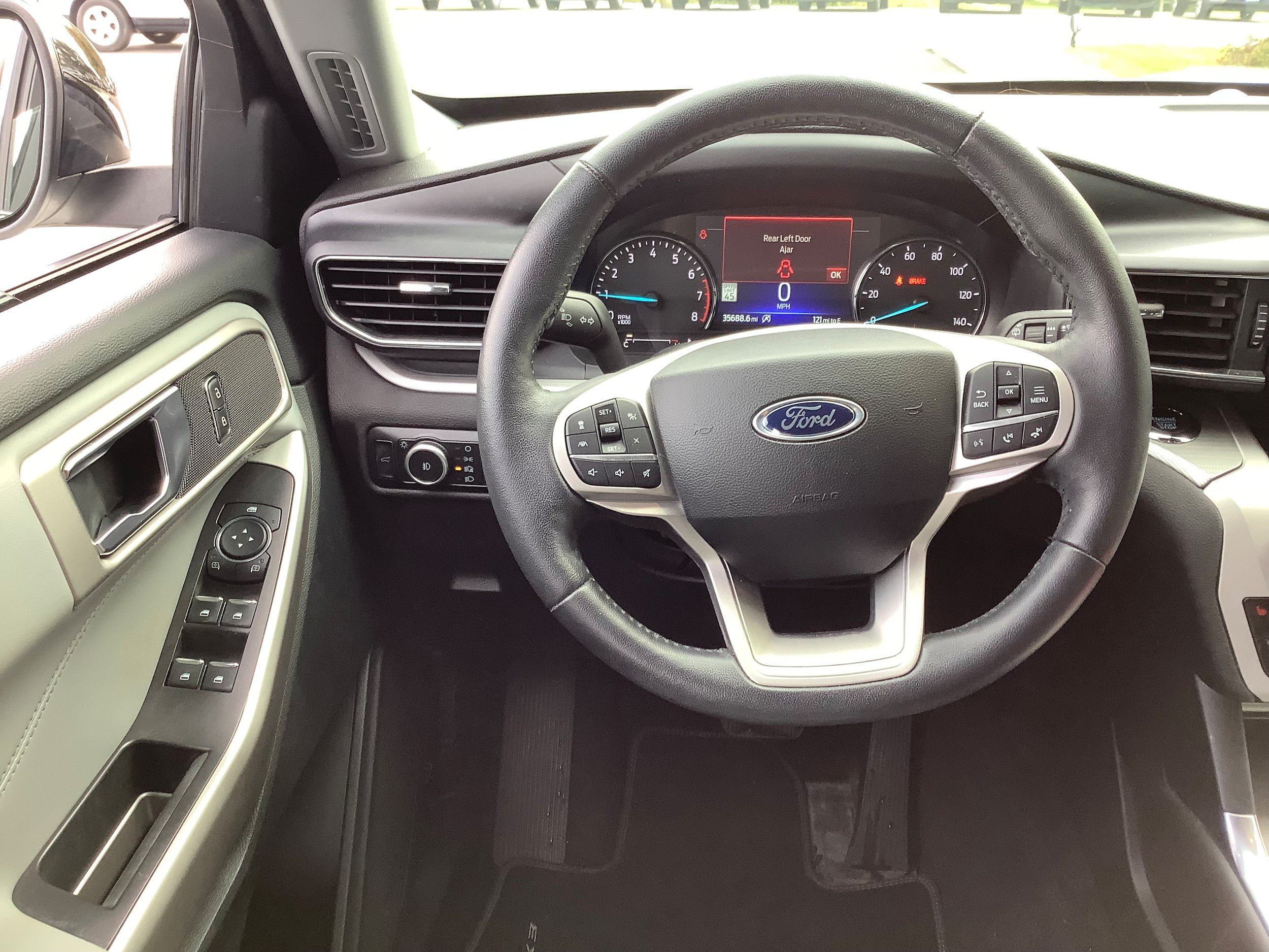 Used 2024 Ford Explorer XLT w/ Equipment Group 202A AWD/4WD image 8