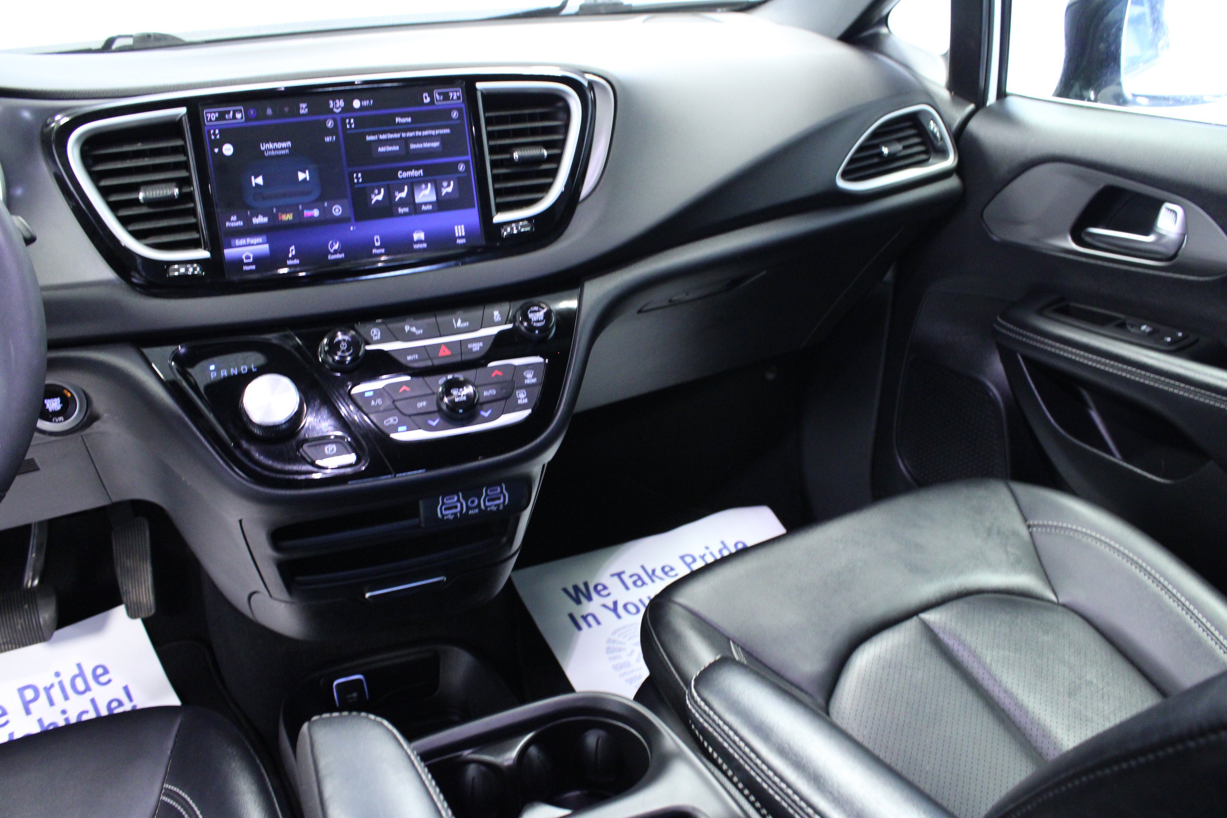 Used 2025 Chrysler Pacifica Select FWD image 20