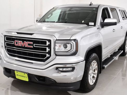 Used 2017 GMC Sierra 1500 SLE w/ SLE Value Package AWD/4WD image 2
