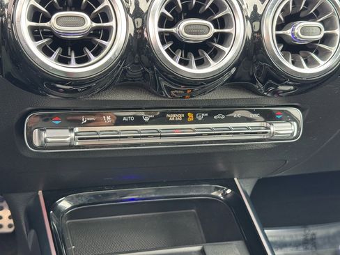 Certified 2021 Mercedes-Benz GLB 250 4MATIC image 33