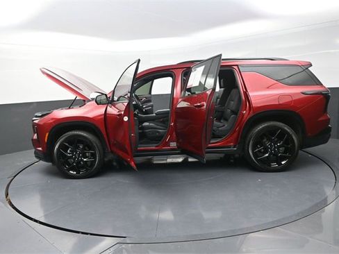 Used 2024 Chevrolet Traverse RS image 38