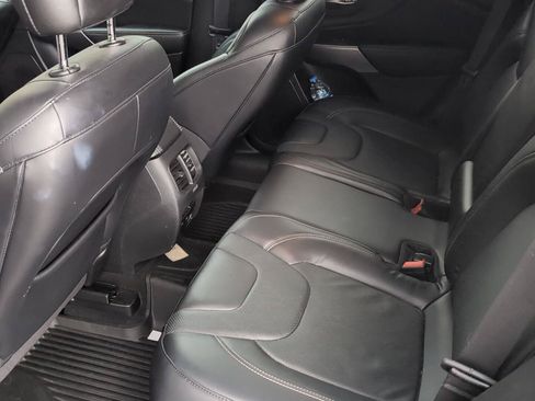 Used 2019 Jeep Cherokee Limited AWD/4WD image 45