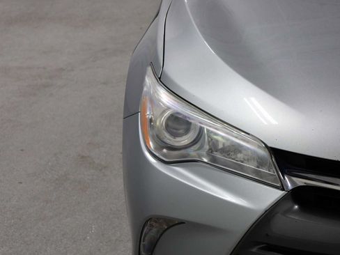 Used 2017 Toyota Camry XLE w/ Moonroof Package FWD image 15
