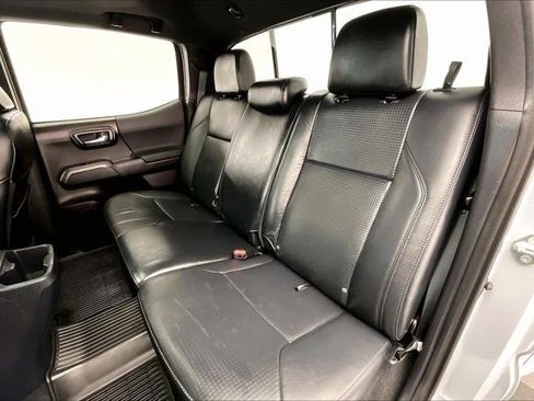Used 2019 Toyota Tacoma TRD Sport image 20