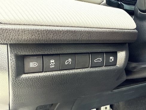 Used 2025 Toyota Camry SE w/ Convenience Package FWD image 22
