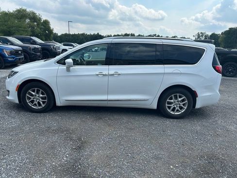 Used 2020 Chrysler Pacifica Touring-L w/ Advanced Safetytec Group FWD image 7