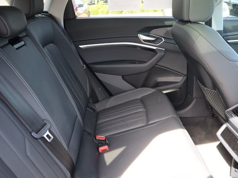 Used 2020 Audi e-tron Premium Plus AWD/4WD image 17