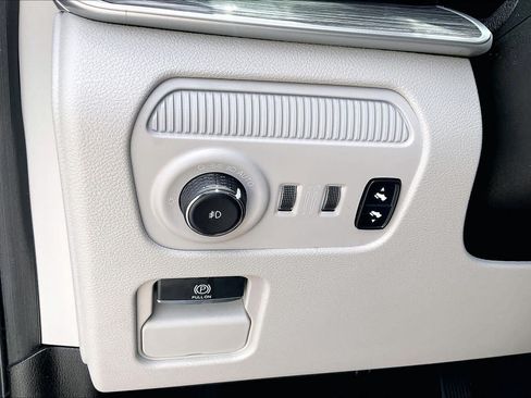 Used 2022 Jeep Wagoneer Series III w/ Premium Group I RWD image 14