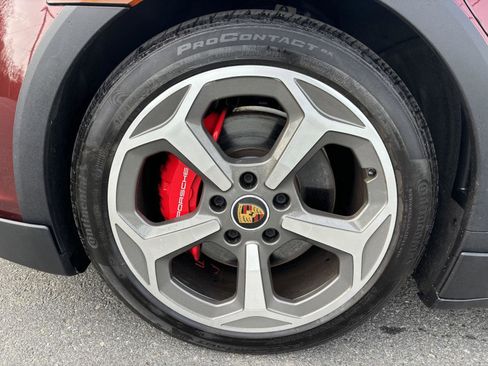 Used 2022 Porsche Taycan 4S w/ Off-Road Design Package image 25